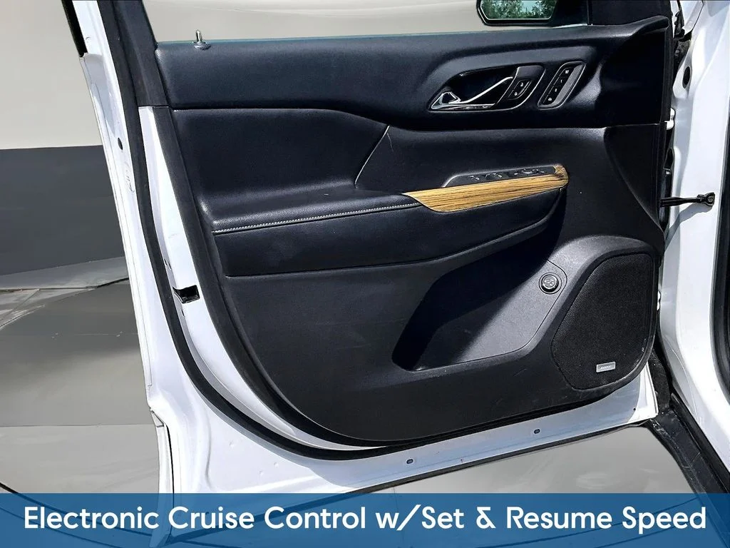 Used 2017 White GMC Denali image 24