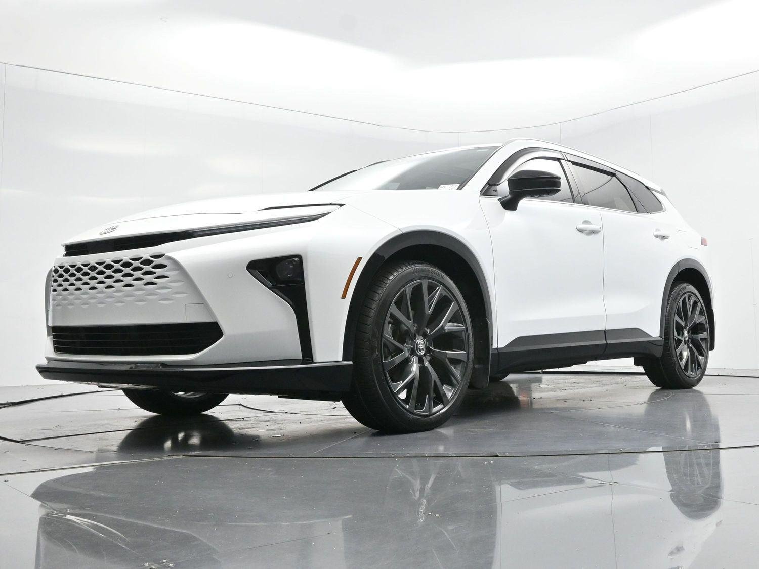 Used 2025  Toyota XLE image 46