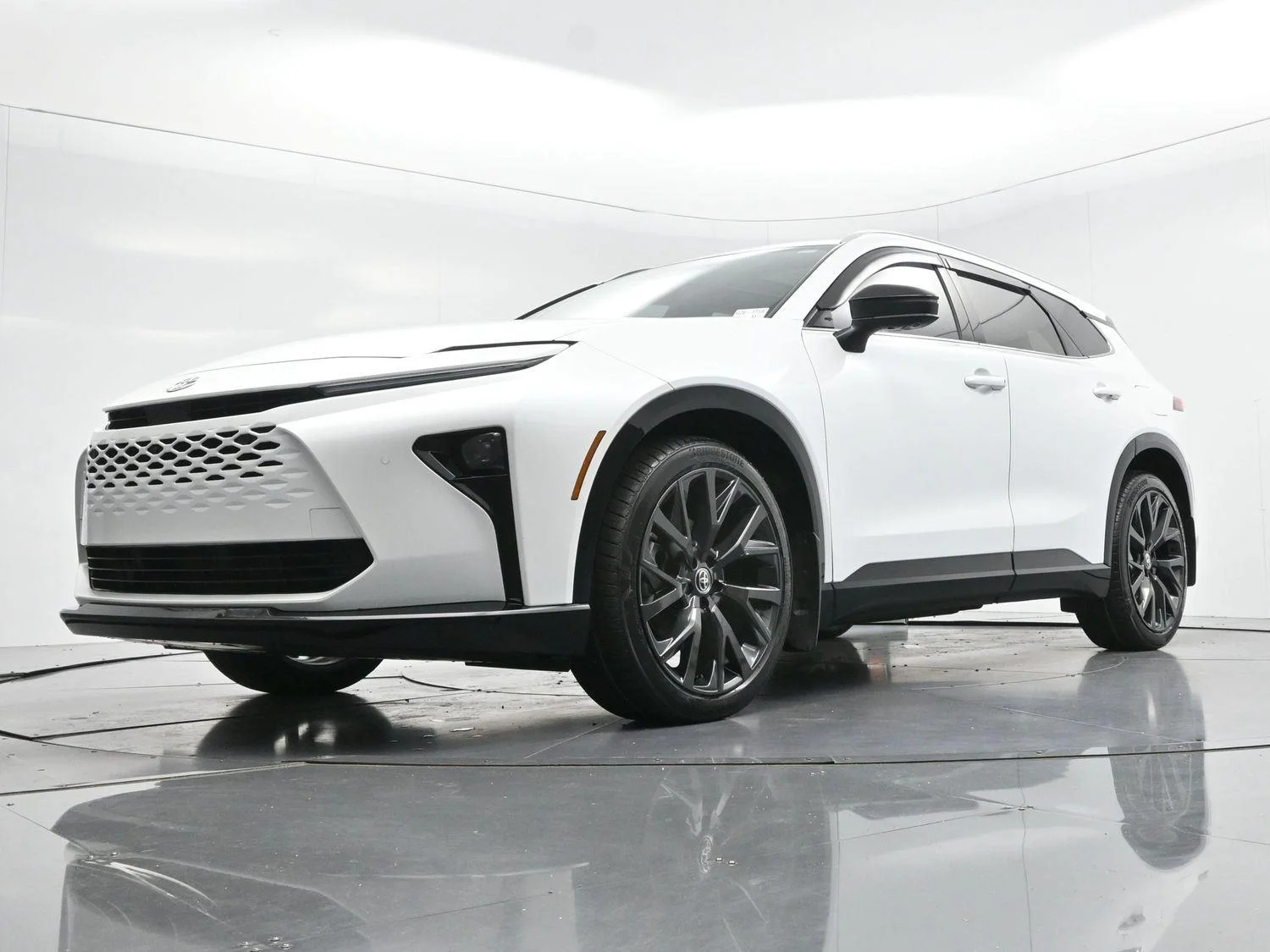 Used 2025  Toyota XLE image 46