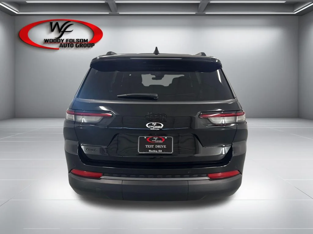 New 2026 Diamond Black Crystal Pearl-Coat Exterior Paint Jeep Altitude image 7