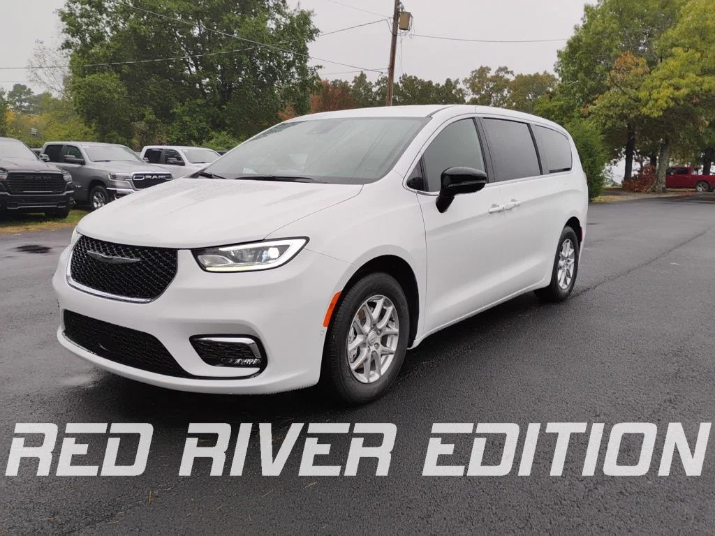 2026 Chrysler Pacifica Select's photo