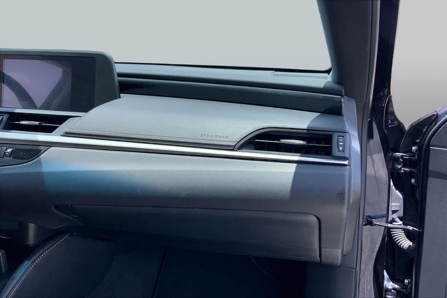 Used 2019 Nightfall Mica Lexus  image 18