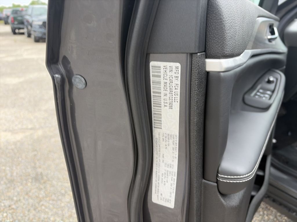 New 2026 Baltic Gray Metallic Clear-Coat Exterior Paint Jeep Altitude image 39