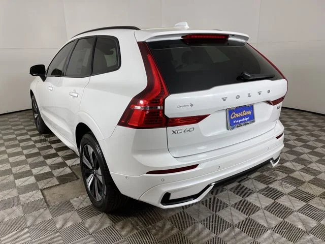 2025 Volvo XC60 Plus - Photo 6