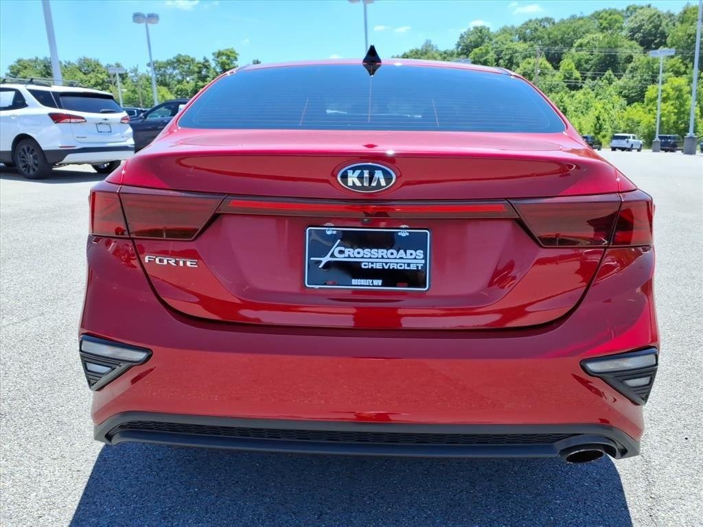 Used 2020 Currant Red Kia LXS image 4