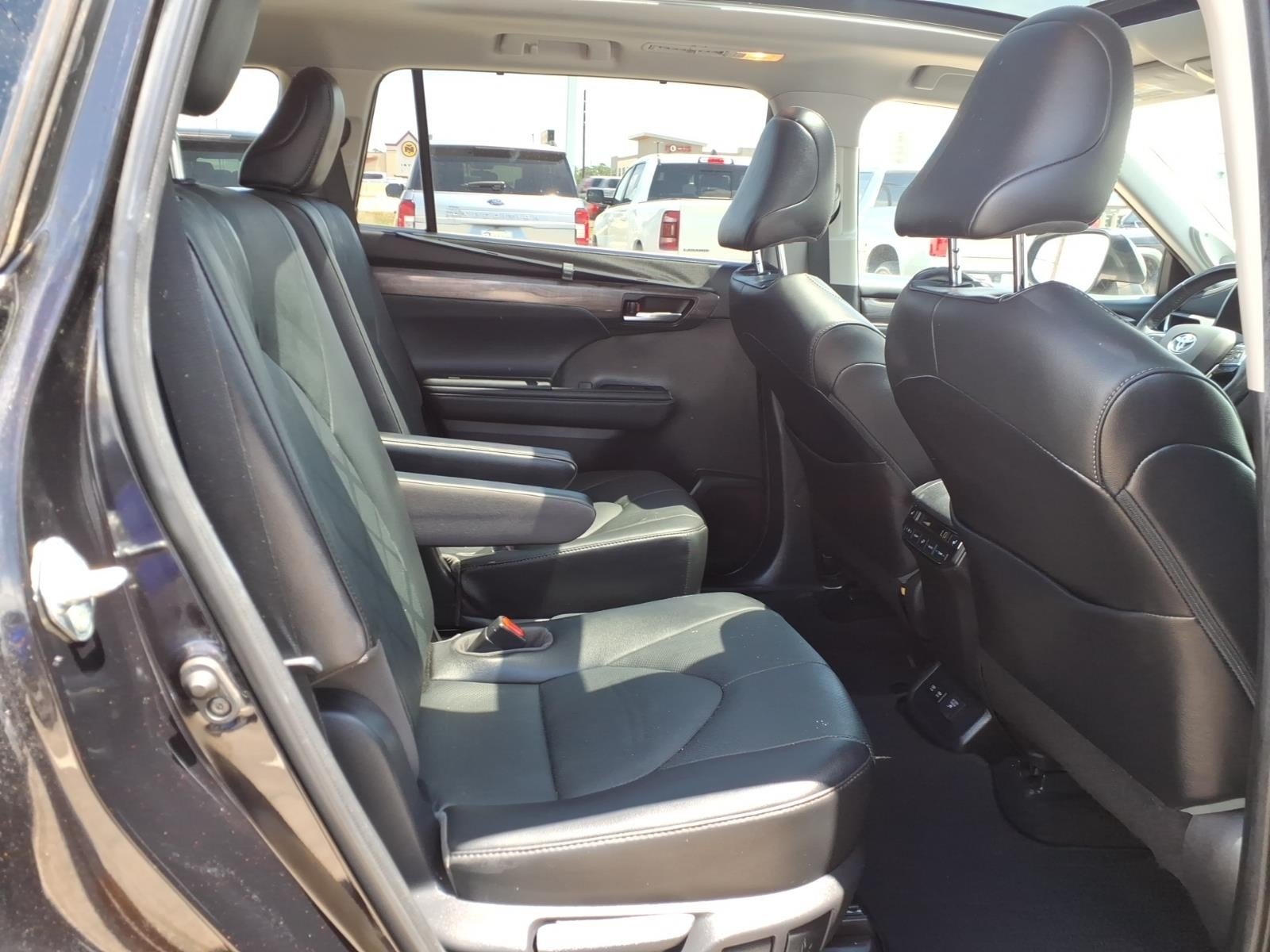 2021 Toyota Highlander Hybrid Platinum Black at Mac Haik CDJR North Houston