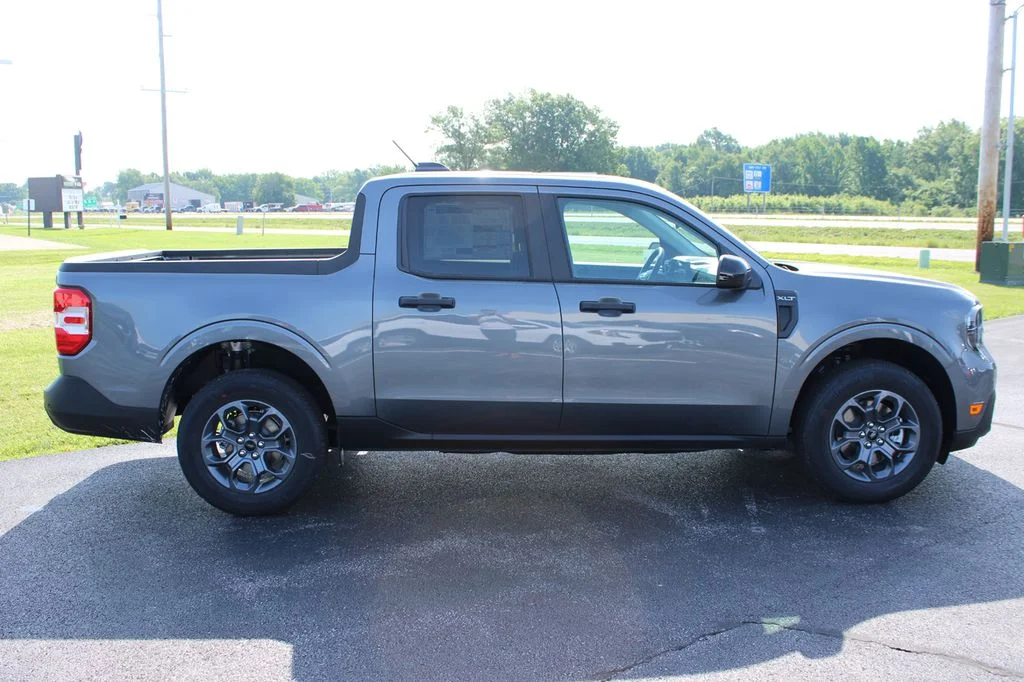 New 2026 Carbonized Gray Metallic Ford XLT image 15