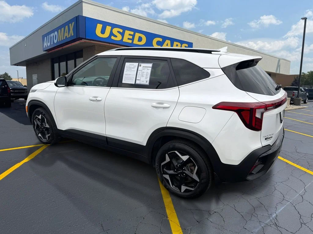 Used 2024 Snow White Pearl Kia EX image 7