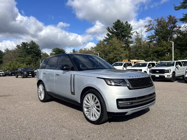 2025 Land Rover Range Rover SE