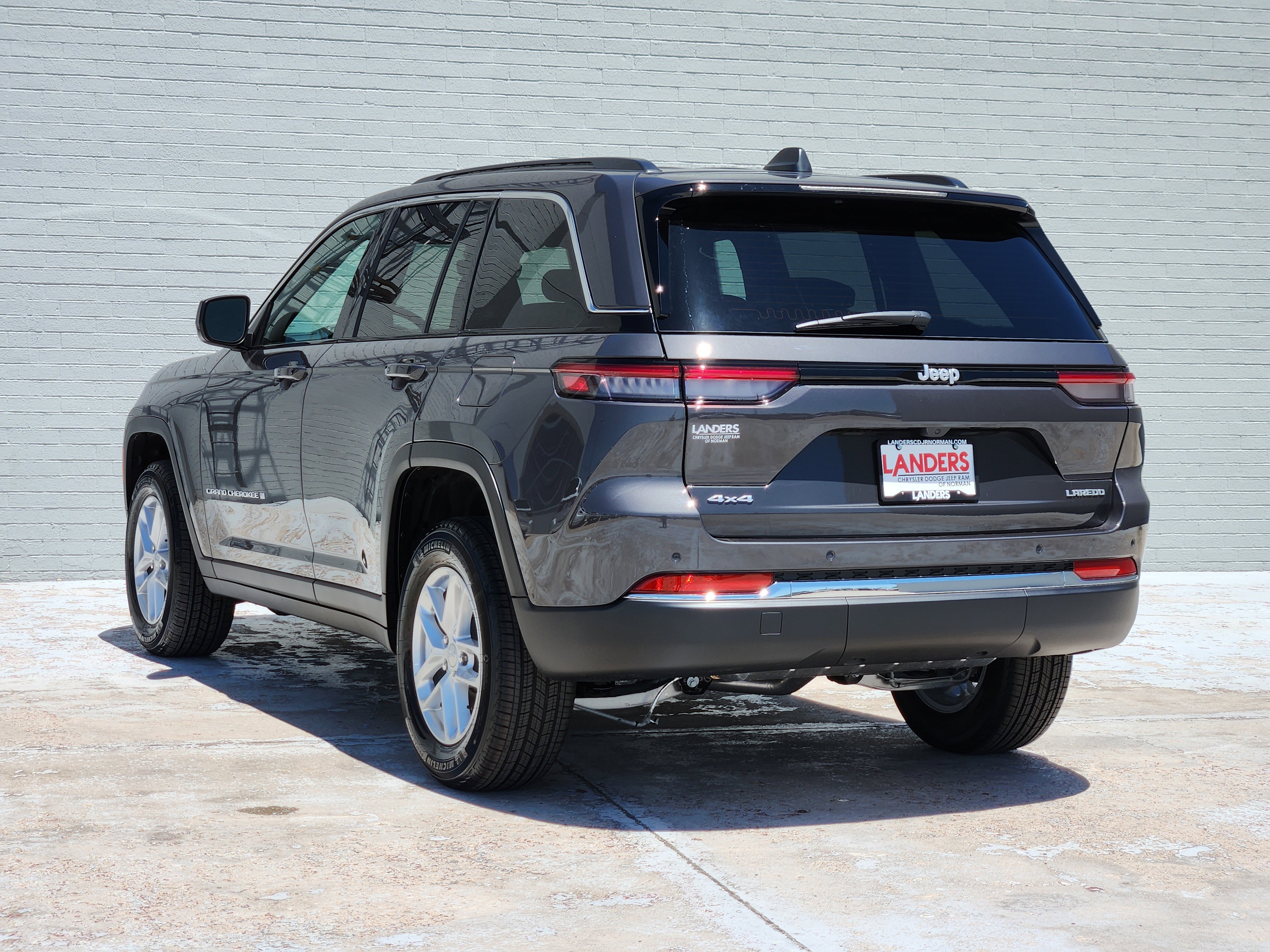 New 2026 Baltic Gray Metallic Clear-Coat Exterior Paint Jeep Laredo X image 3
