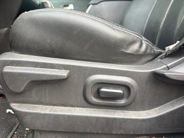Used 2010  Ford Limited image 14