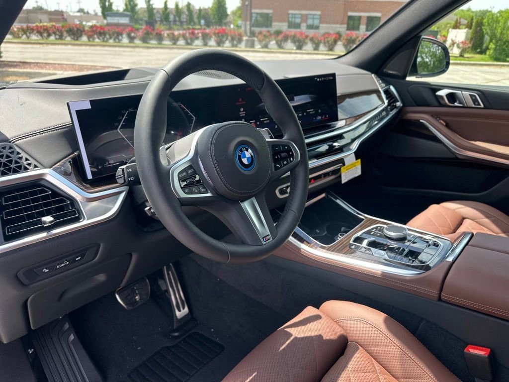 New 2026 Skyscraper Grey Metallic BMW xDrive50e image 16