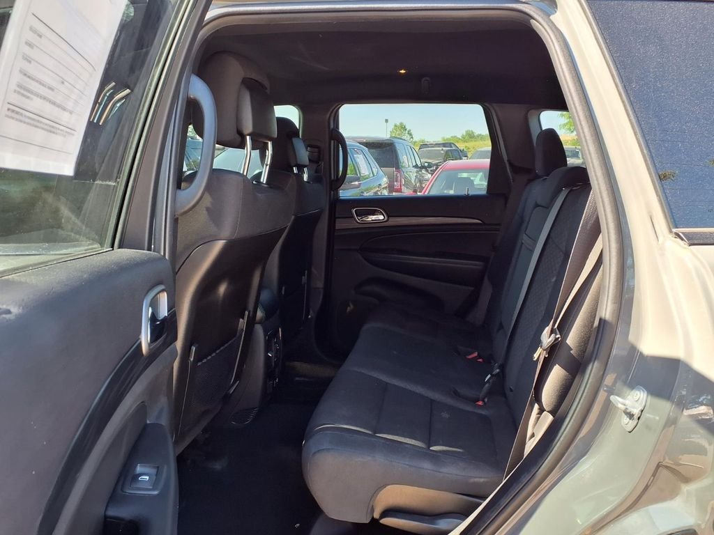 Used 2020 Gray Jeep Laredo image 9