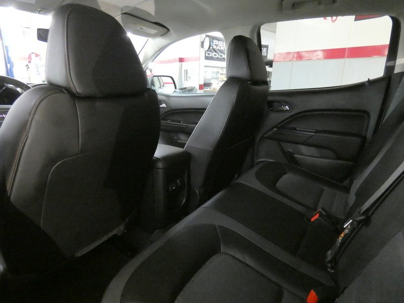 Used 2022 GRAY GMC 4WD Crew Cab 128" AT4 w/Cloth image 16