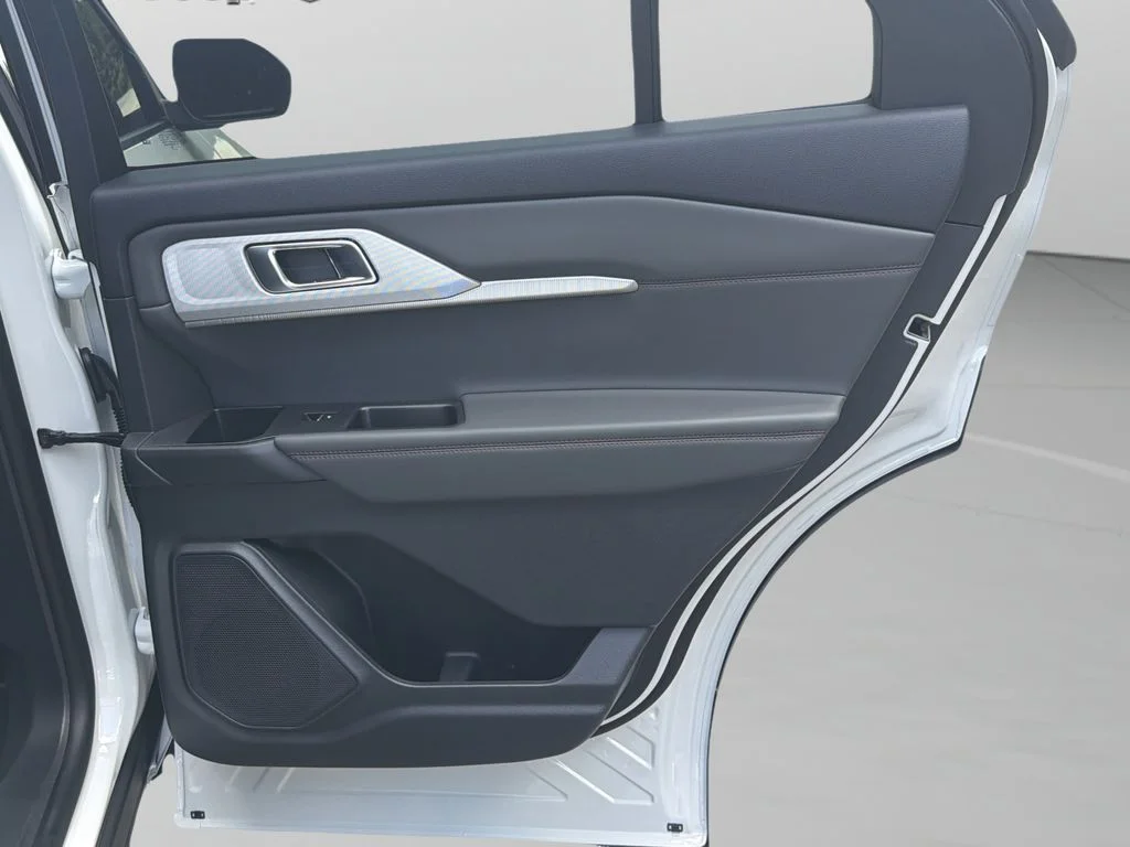New 2026 Star White Metallic Tri-Coat Ford Active image 61