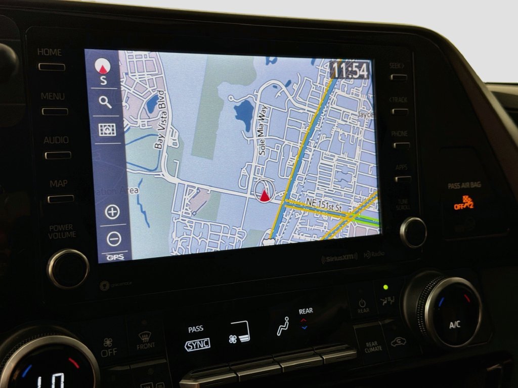 Used 2021  Toyota XLE image 13