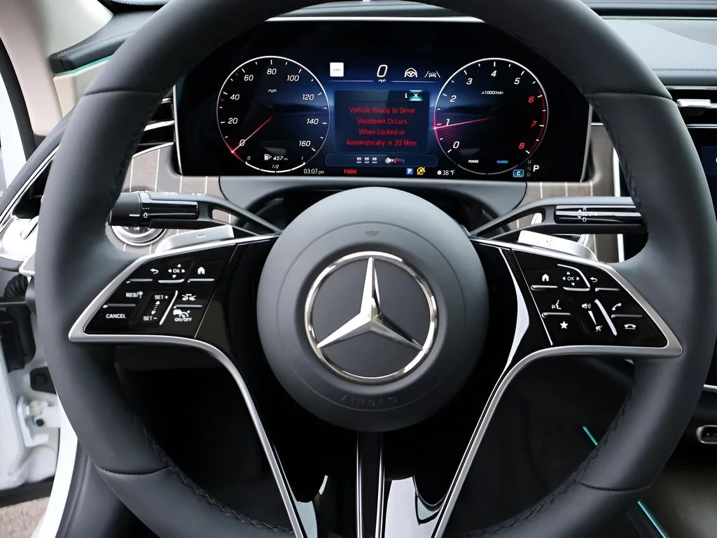 New 2026 MANUFAKTUR Moonlight White Metallic Mercedes-Benz E 350 image 32