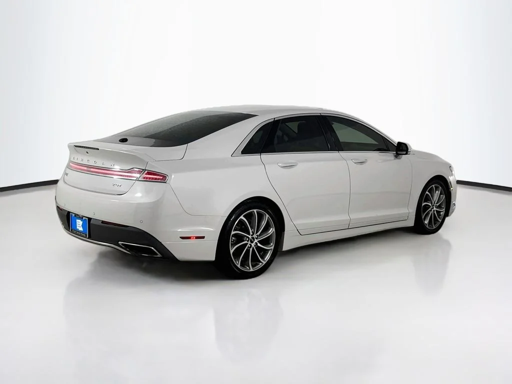 Used 2019 Pearl Metallic Lincoln Reserve image 7