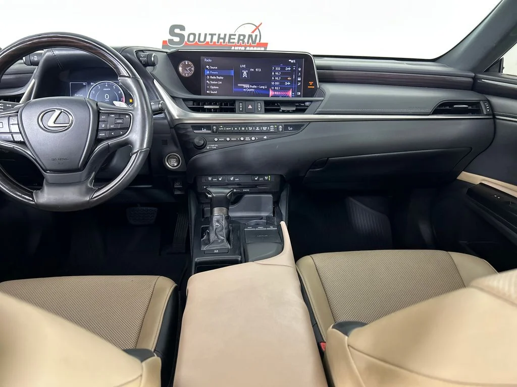 Used 2020 White Lexus 350 image 17