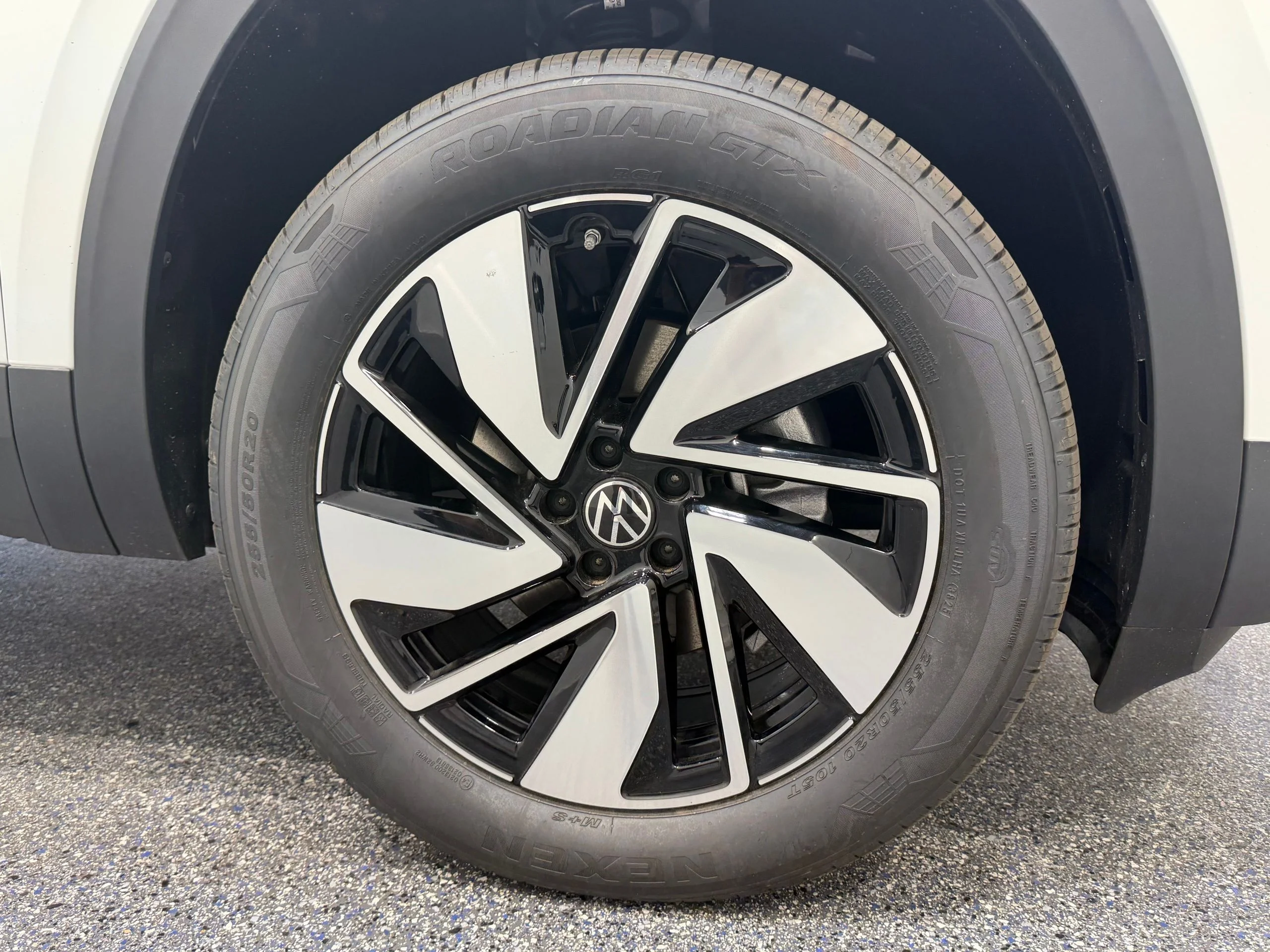 New 2026 White Volkswagen 2.0T SE w/Technology image 14