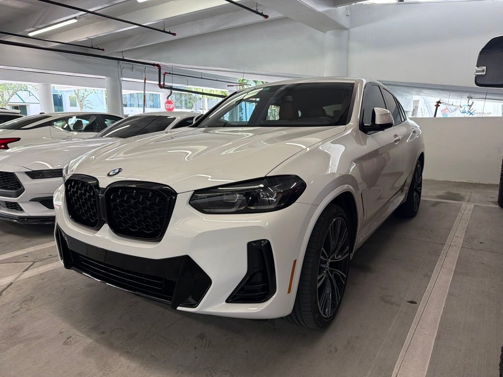 Used 2024 White BMW xDrive30i image 3