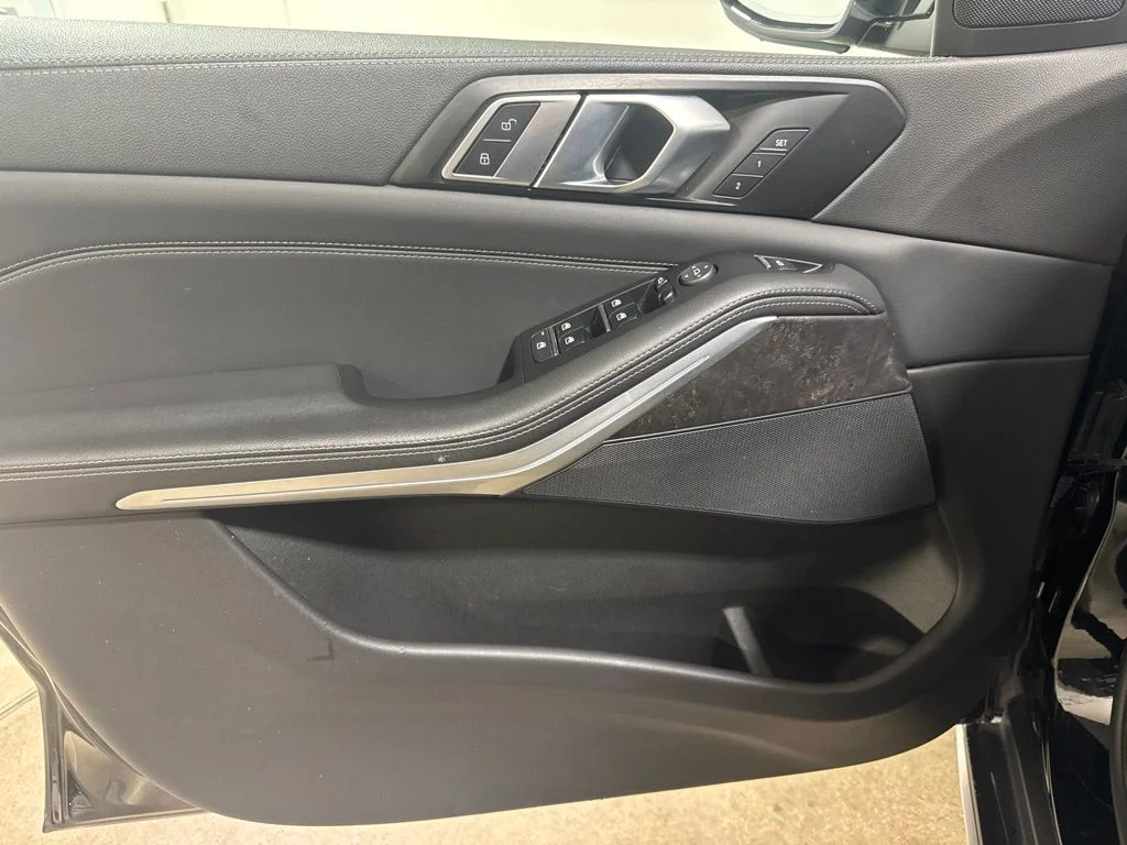 Used 2023 Jet Black BMW xDrive40i image 17