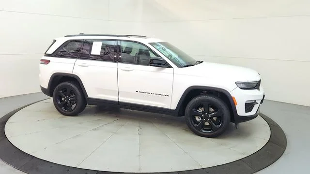 Used 2024 White Jeep Limited image 13