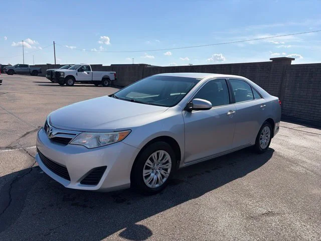 Used 2014  Toyota L image 3