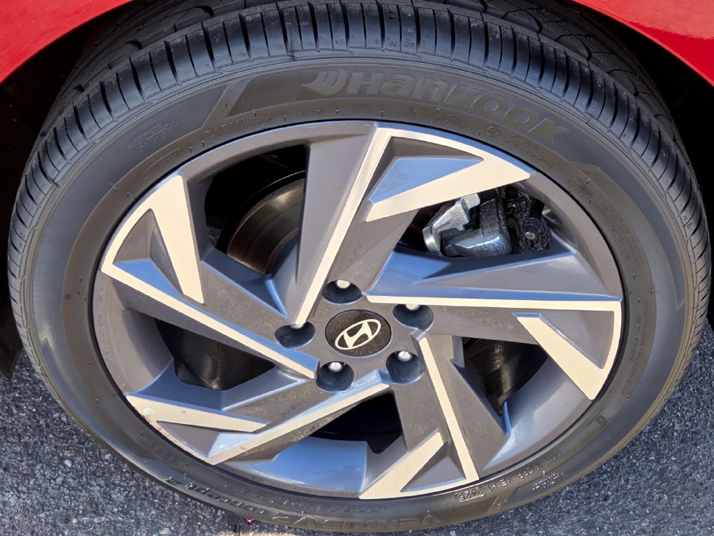 Used 2025 Red Hyundai SEL Convenience image 11