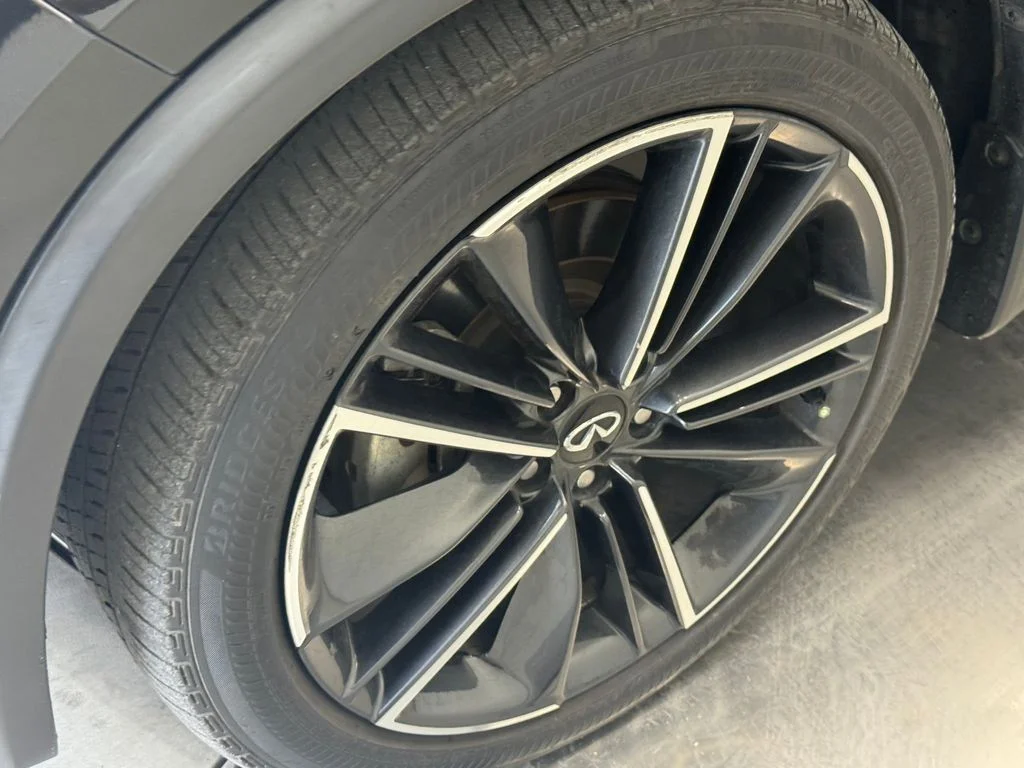Certified Used 2022 Black INFINITI LUXE image 9