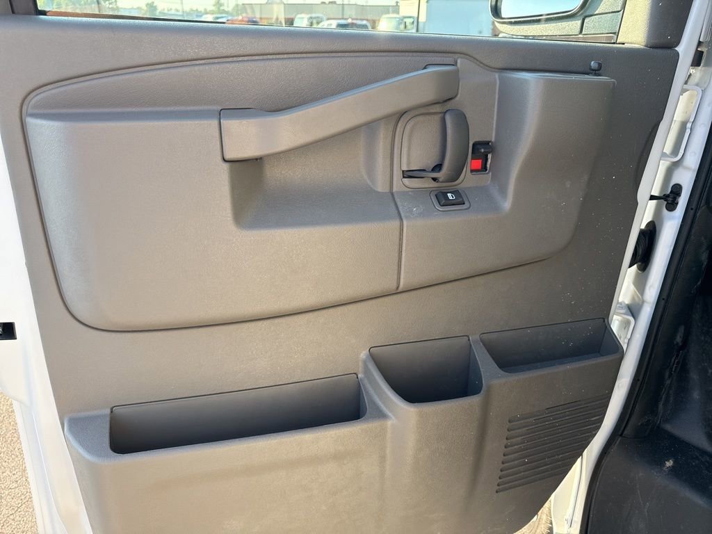 2025 Chevrolet Express Cargo Work Van - Photo 24