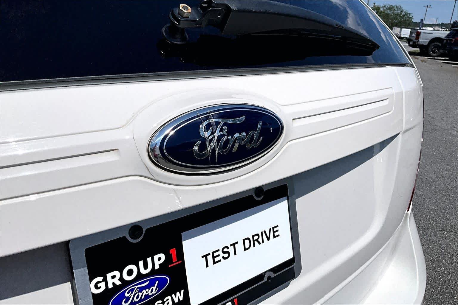 Used 2013 White Suede Ford SE image 28
