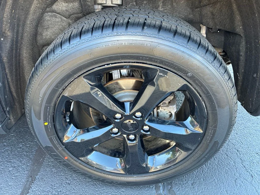 Used 2024 Silver Jeep Altitude X image 11