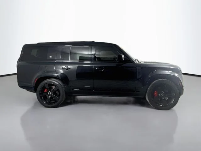 Certified Used 2024 Black Land Rover X-Dynamic SE image 4