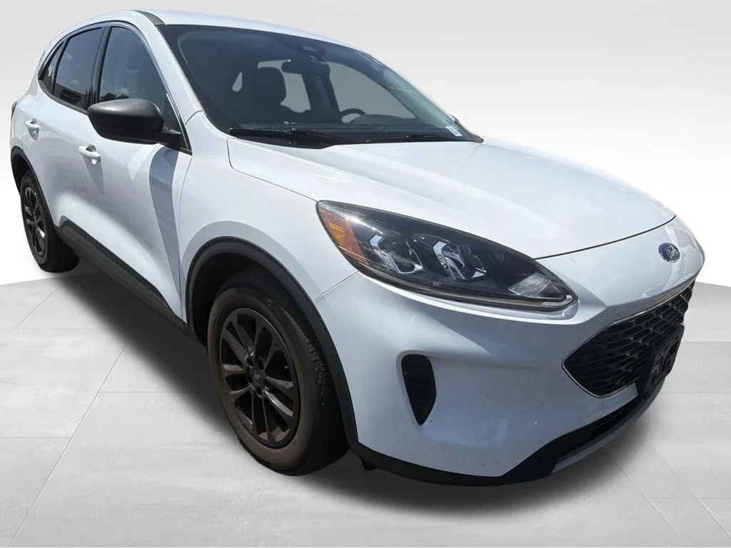 Used 2022 White Ford SE image 17