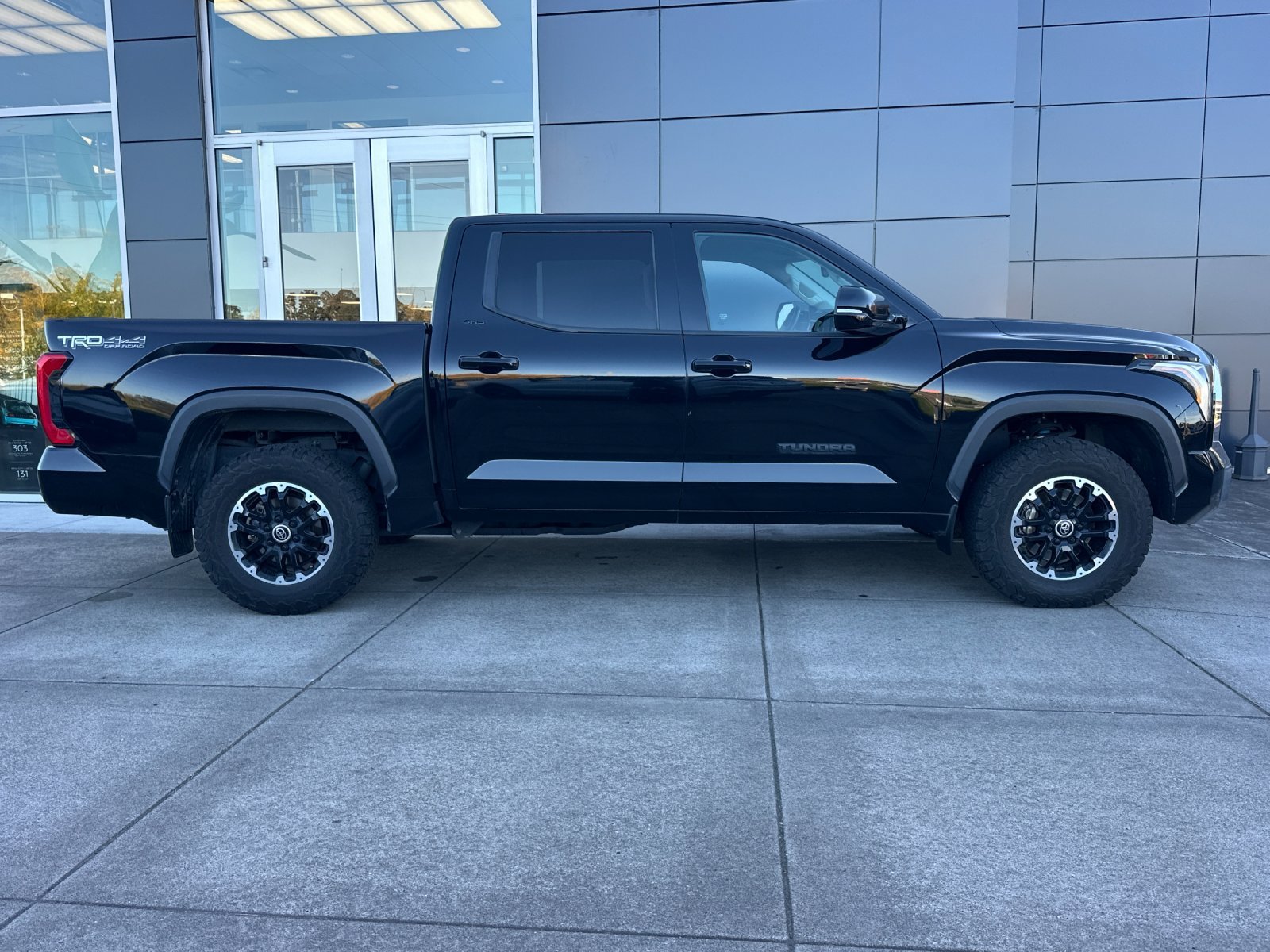 Used 2022 Midnight Black Metallic Toyota SR5 image 2