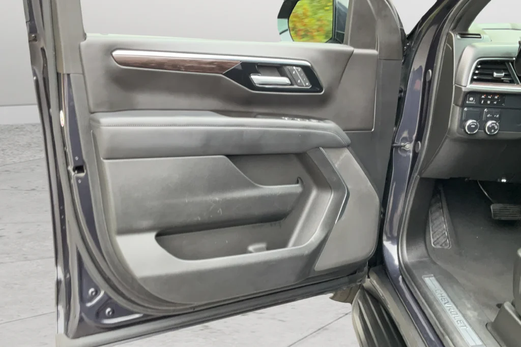 2025 Chevrolet Suburban LT - Photo 10