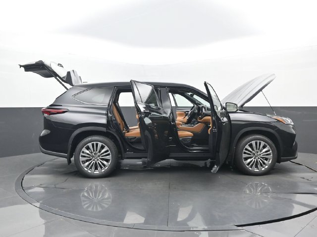 New 2026 Midnight Black Metallic Toyota Platinum image 33