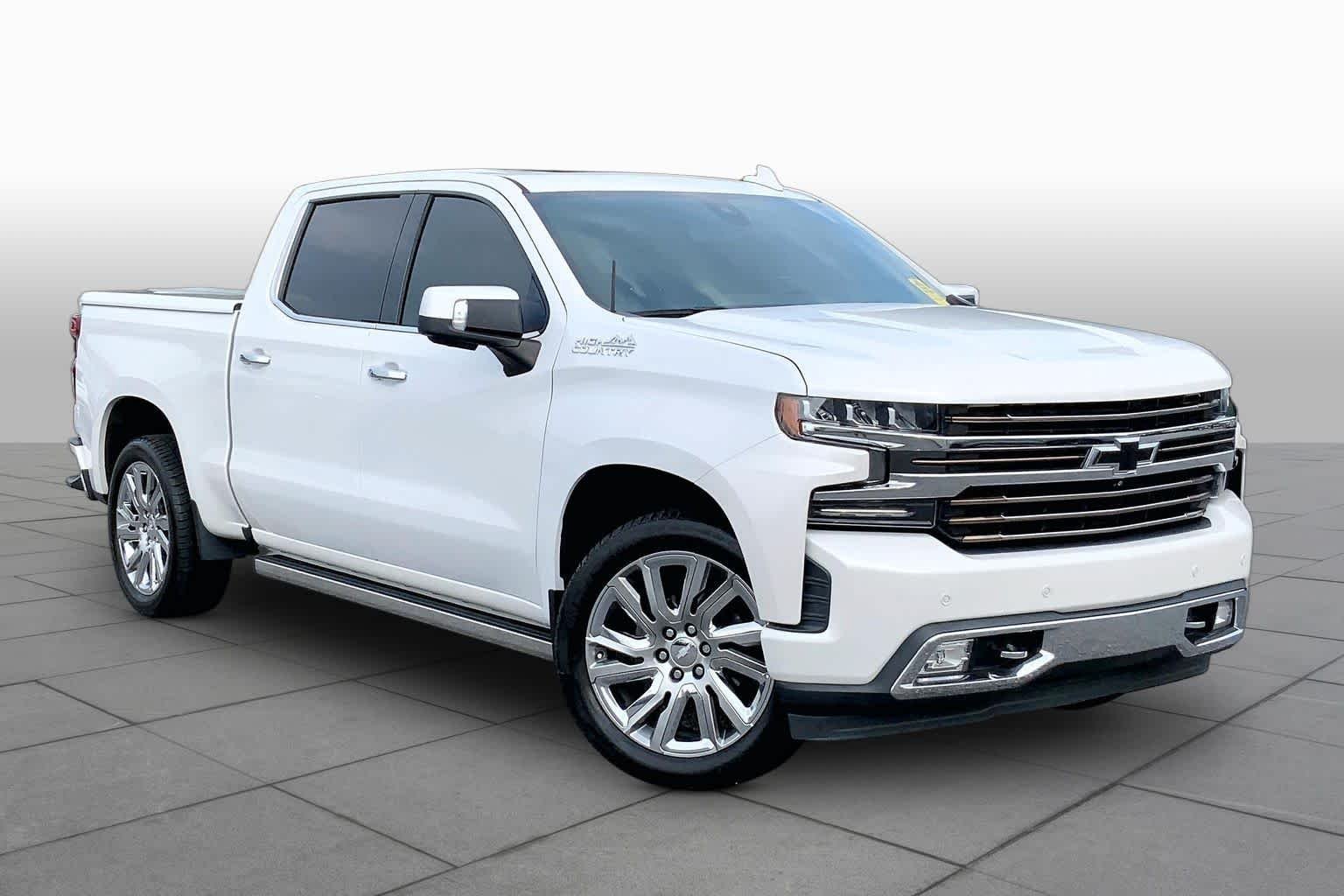 Used 2019 Iridescent Pearl Tricoat Chevrolet High Country image 3