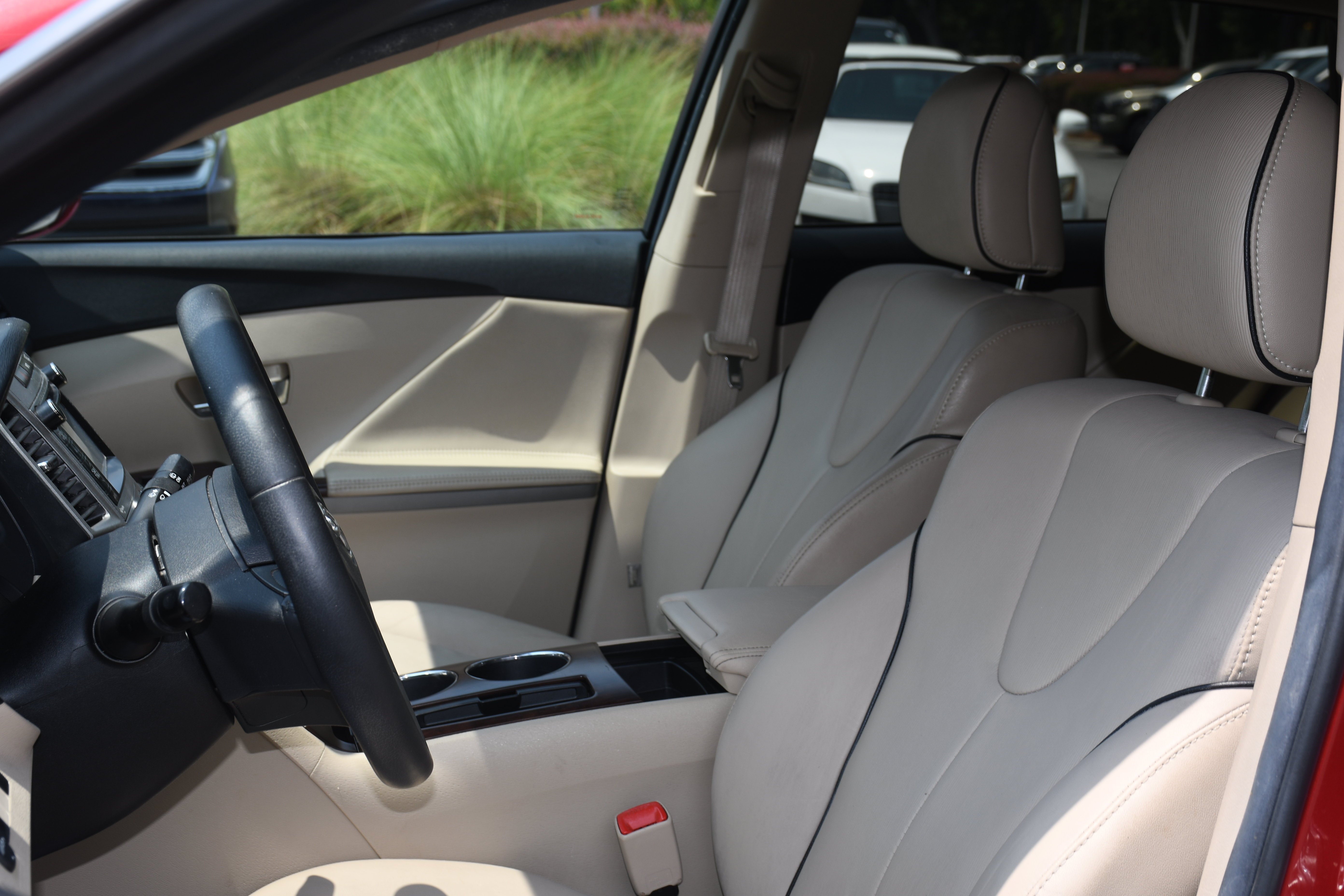 Used 2014 Red Toyota XLE image 12