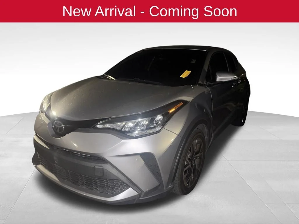 Used 2020 Silver Toyota XLE image 2
