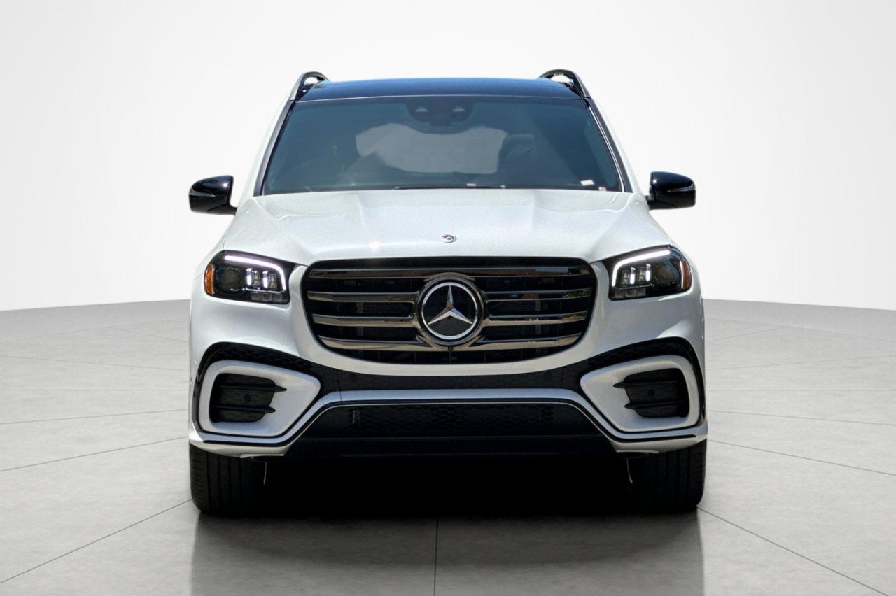 New 2026 MANUFAKTUR Moonlight White Metallic Mercedes-Benz GLS 580 4MATIC® SUV image 8
