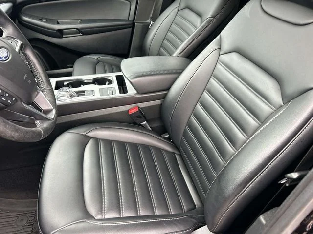 Used 2022 Black Ford SEL image 28
