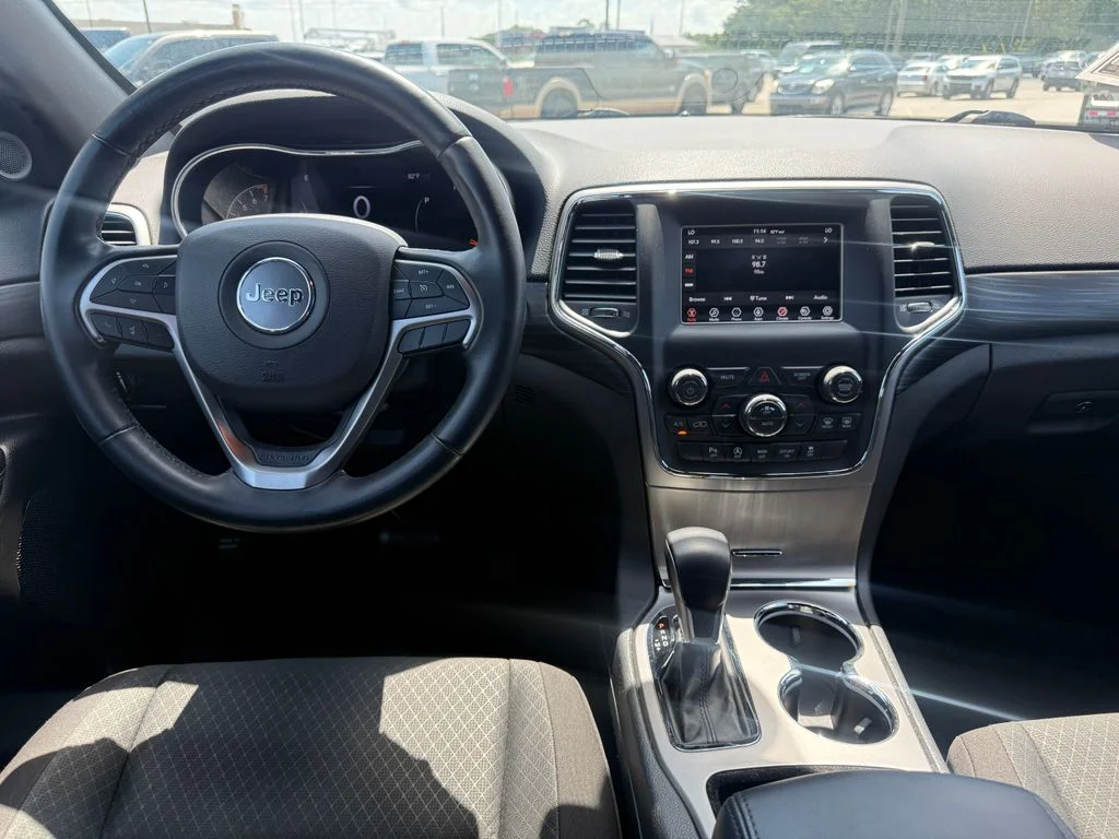 Used 2021 Red Jeep Laredo E image 7