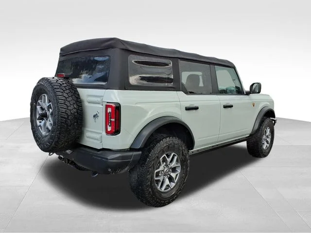 Used 2021 Green Ford Badlands image 9