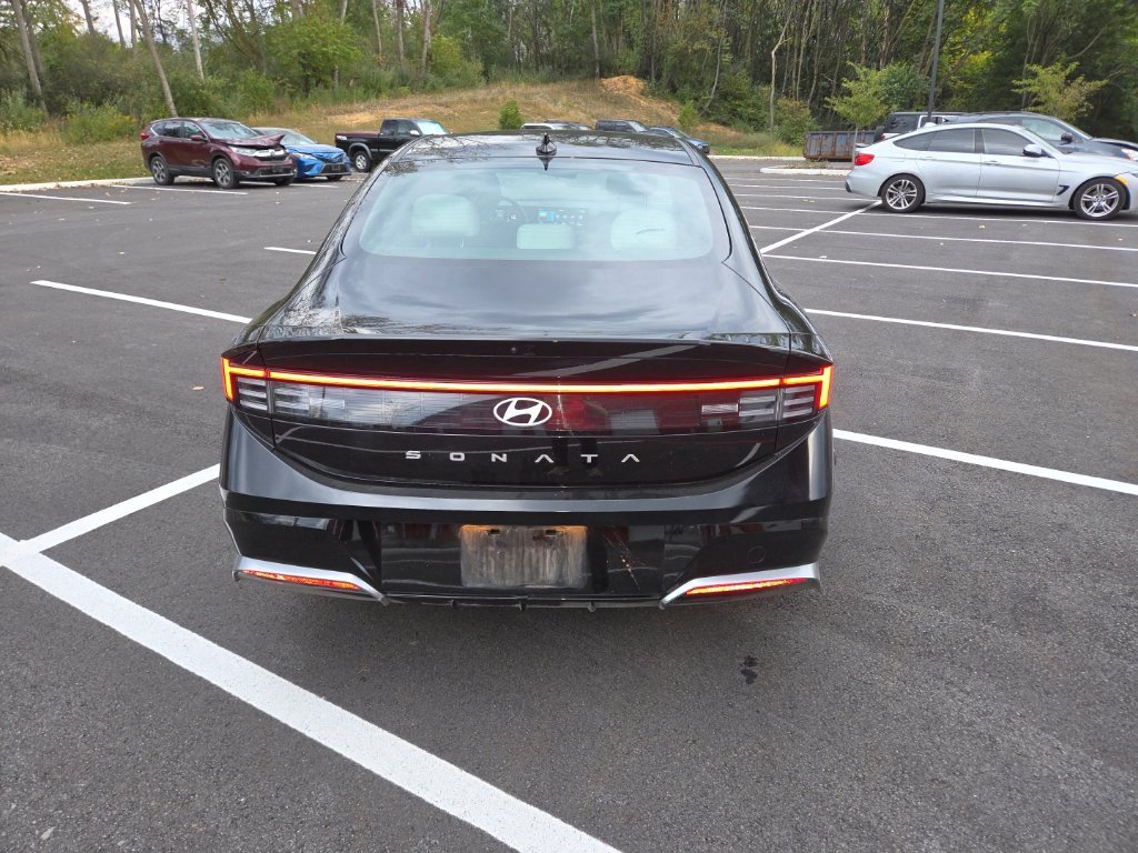 Certified Used 2025 Black Hyundai SEL image 7