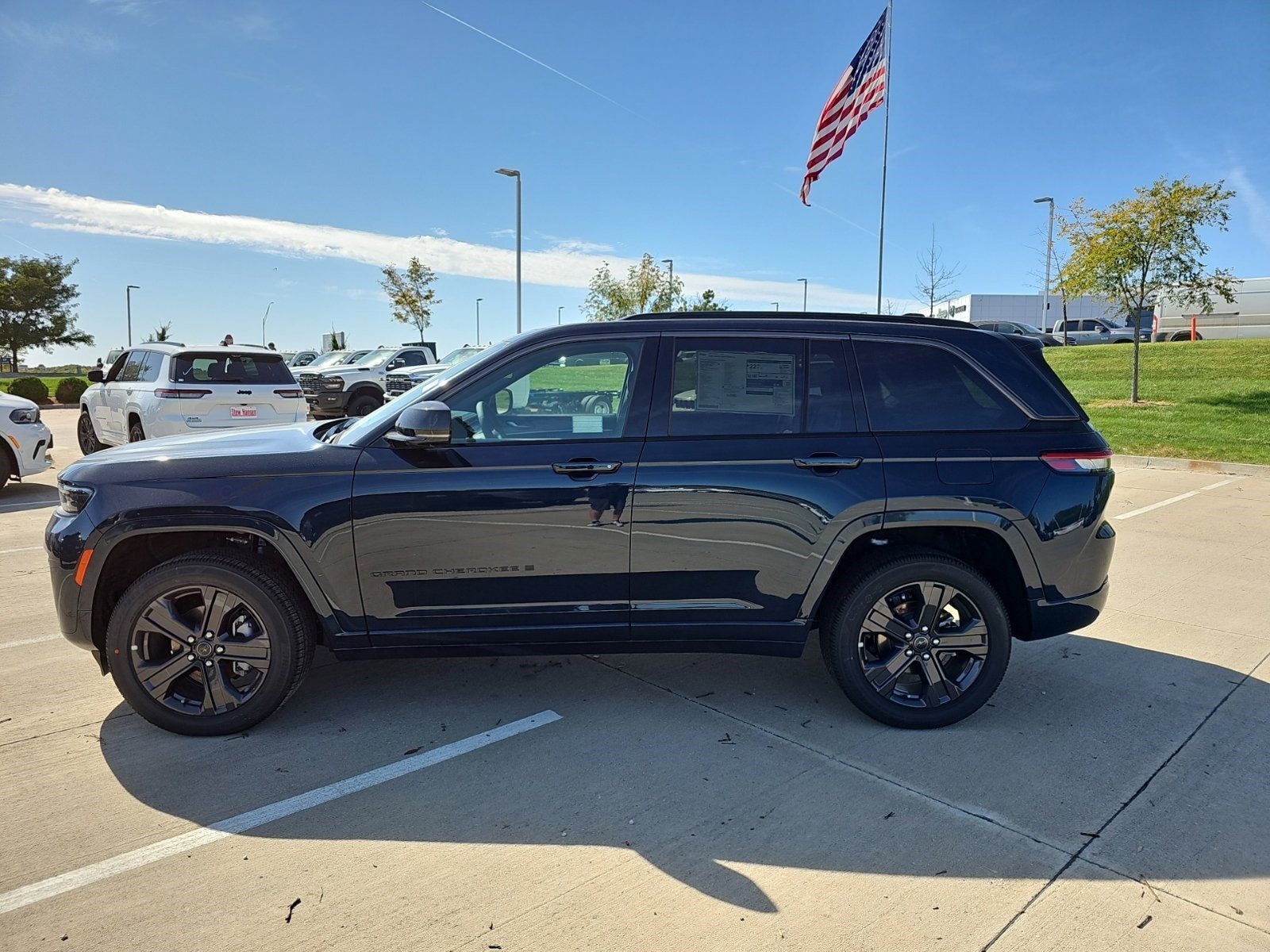 New 2027 Fathom Blue Pearlcoat Jeep Limited Reserve image 2