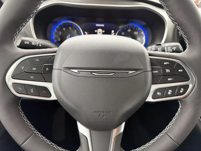 New 2027 Red Hot Pearl-Coat Exterior Paint Chrysler Select image 33