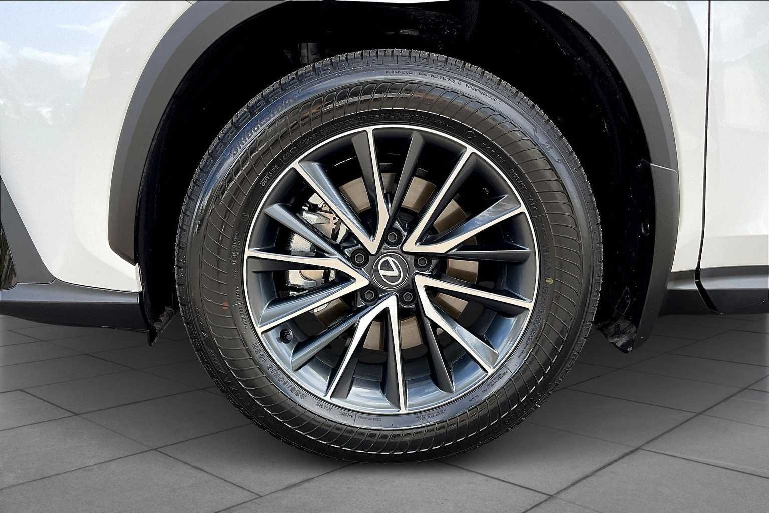 Used 2025 Eminent White Pearl Lexus Premium image 10