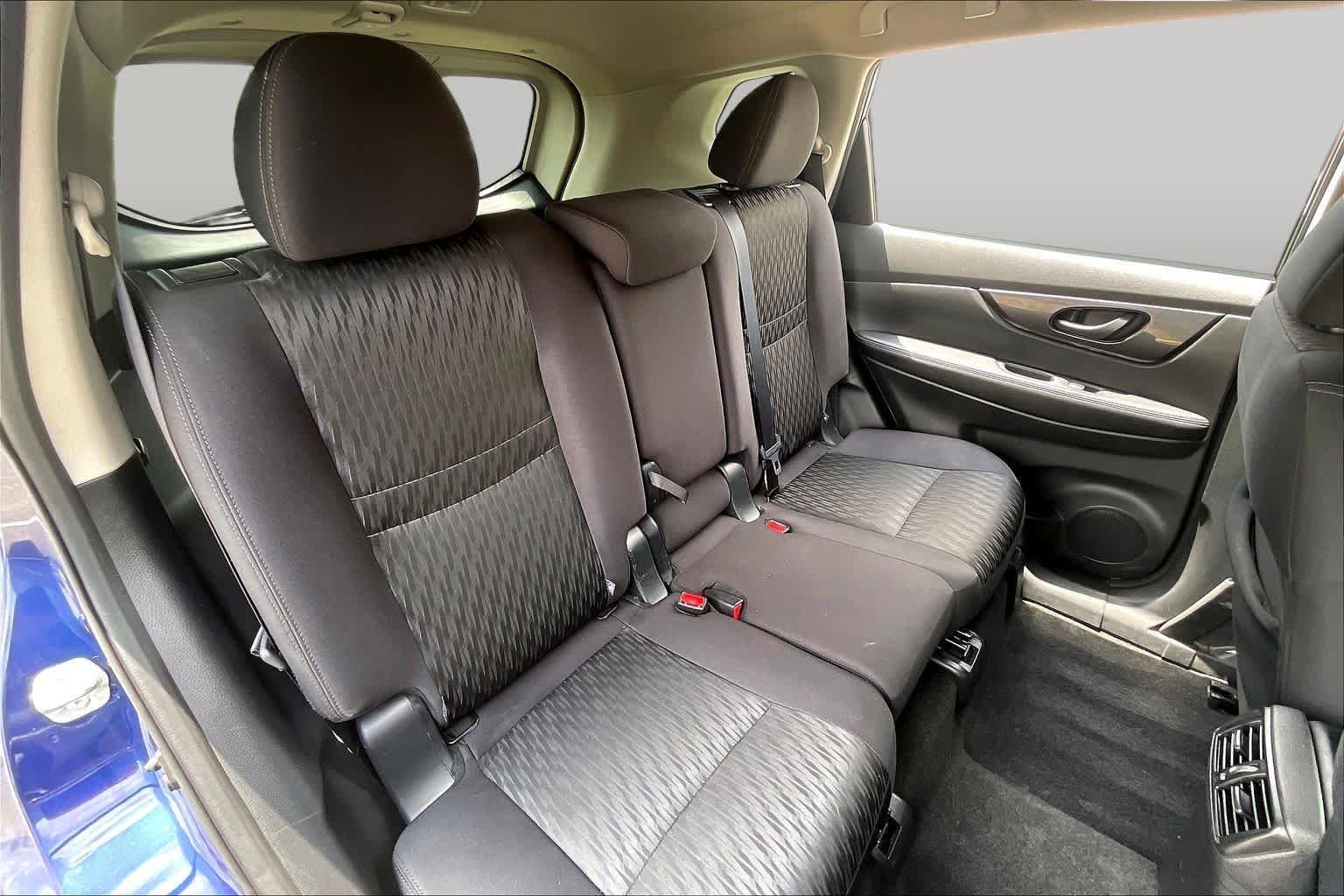 Used 2019 Caspian Blue Metallic Nissan S image 17